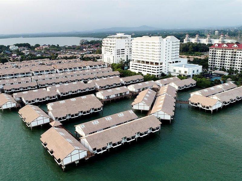 Wonderland Private Chalet At Port Dickson Exterior photo