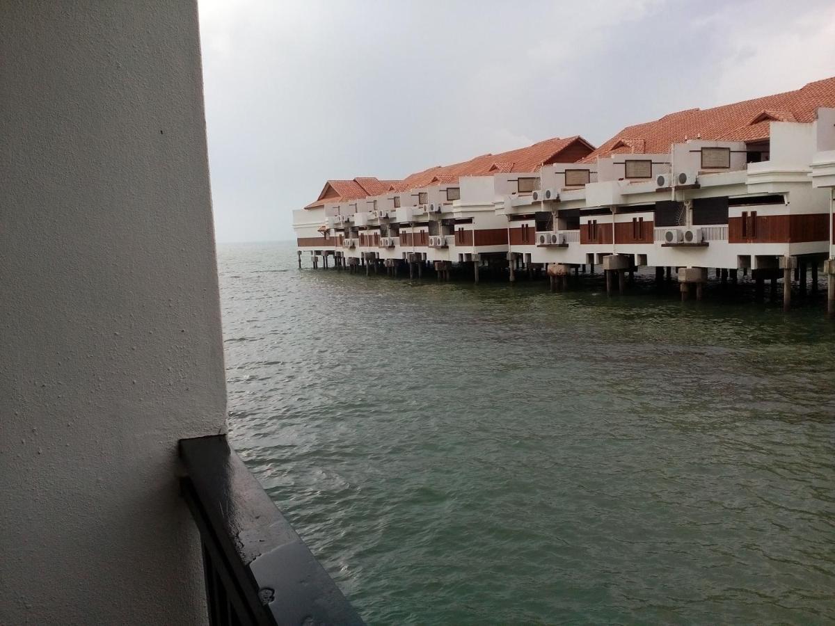 Wonderland Private Chalet At Port Dickson Exterior photo