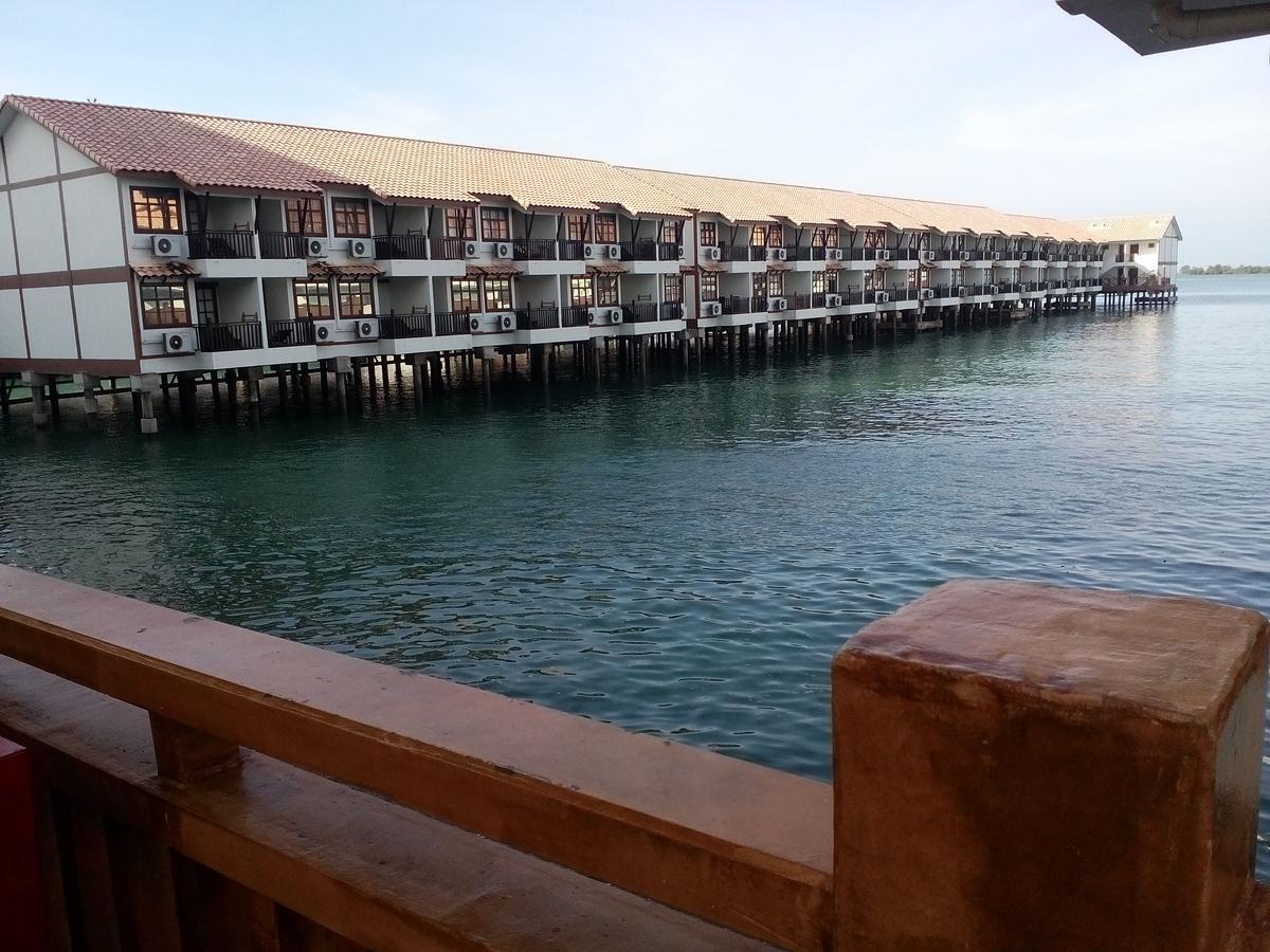 Wonderland Private Chalet At Port Dickson Exterior photo